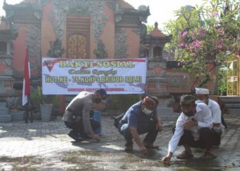 Peringati HUT Ke-76 Korps Brimob Polri, Satuan Brimob Polda Riau bersihkan rumah ibadah Masjid dan Pura