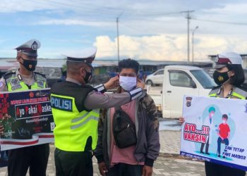 Operasi Zebra Satlantas Polres Tolitoli Utamakan Bagi-Bagi Masker ke Pengendara