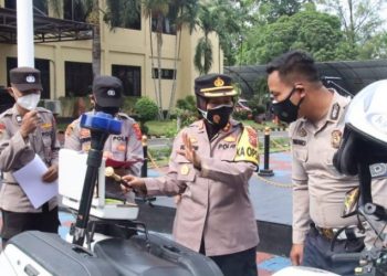 Pelayanan Prima, Kapolres Subang Cek Kendaraan Dinas Dalam Rangka Persiapan Pengamanan Pilkades Serentak