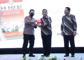 Kapolri: Buku Bhayangkara Sejati Mengabdi Tanpa Henti Jadi Renungan Polri