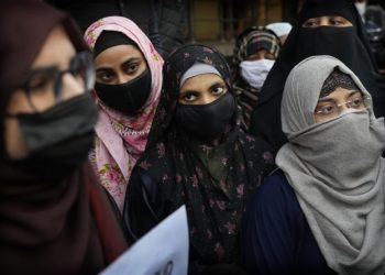 Berjilbab di Kelas Dilarang, Muslim India Khawatir